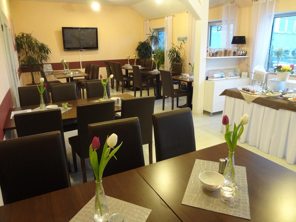 Hotel Amy Regensburg Bagian luar foto