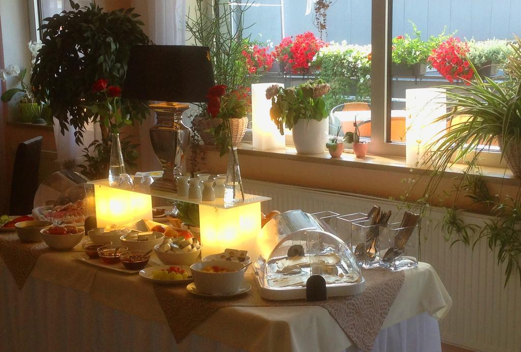 Hotel Amy Regensburg Bagian luar foto