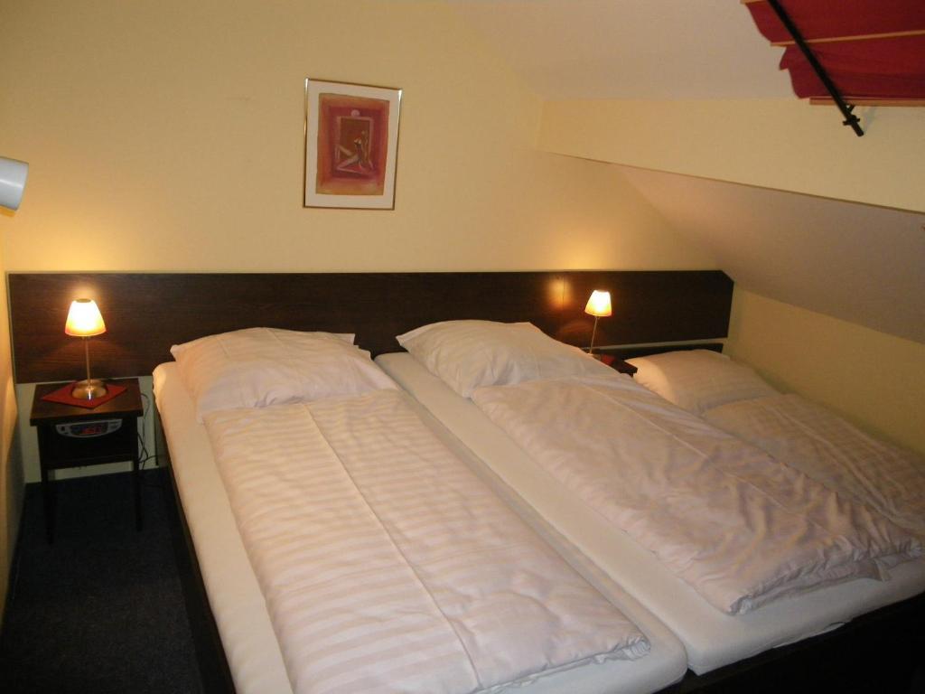 Hotel Amy Regensburg Bagian luar foto